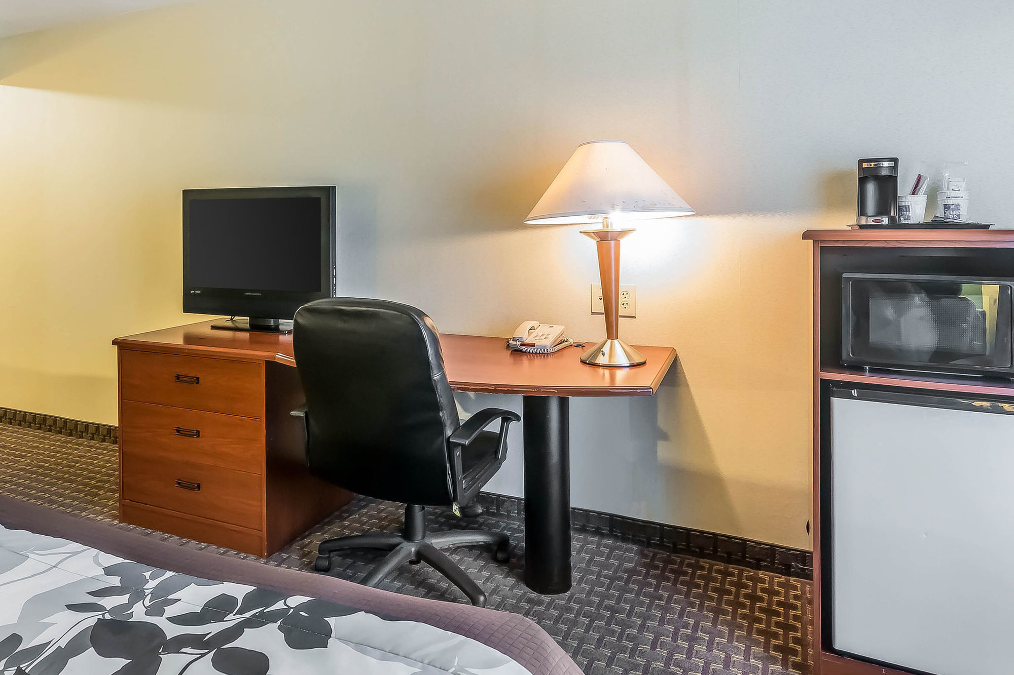 Spark By Hilton Shepherdsville Louisville South Room photo
